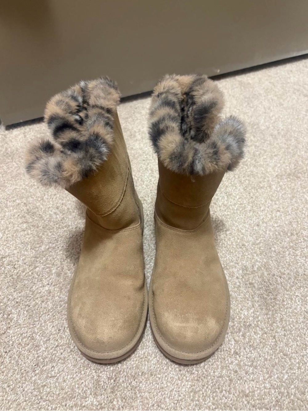 Koolaburra Women's Chestnut Suede Boots with Faux Fur Cuff